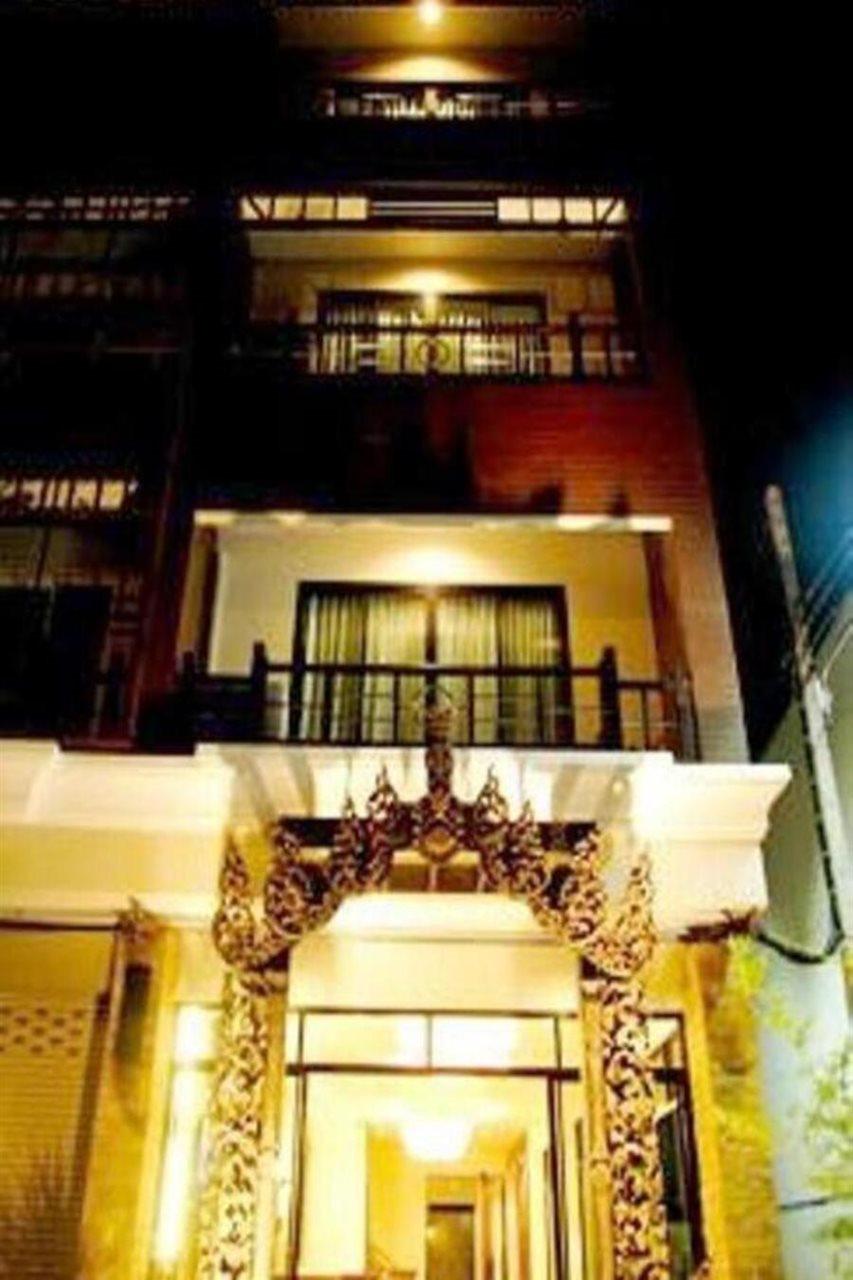 โรงแรมณิชา สวีท