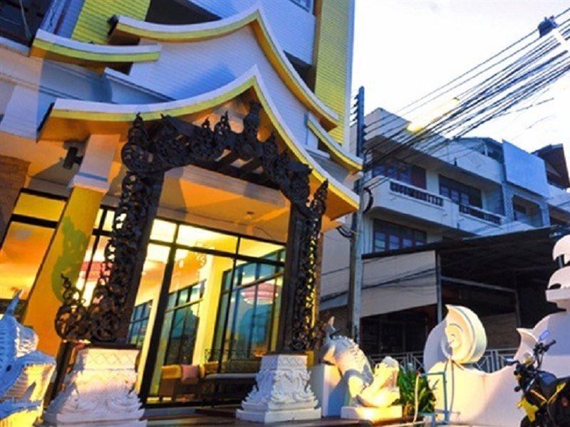 โรงแรมณิชา สวีท