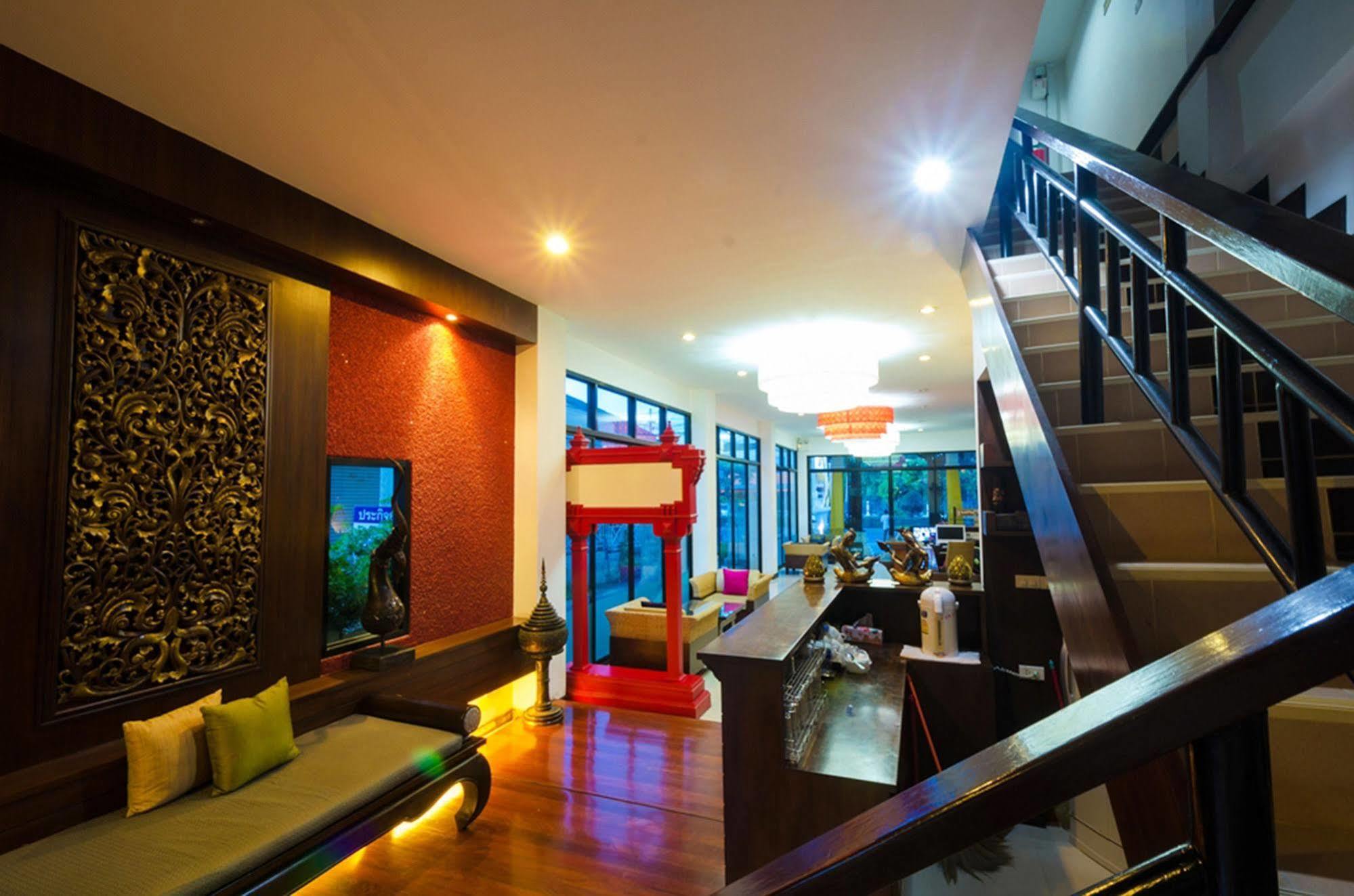 โรงแรม โรงแรมณิชา สวีท 3*