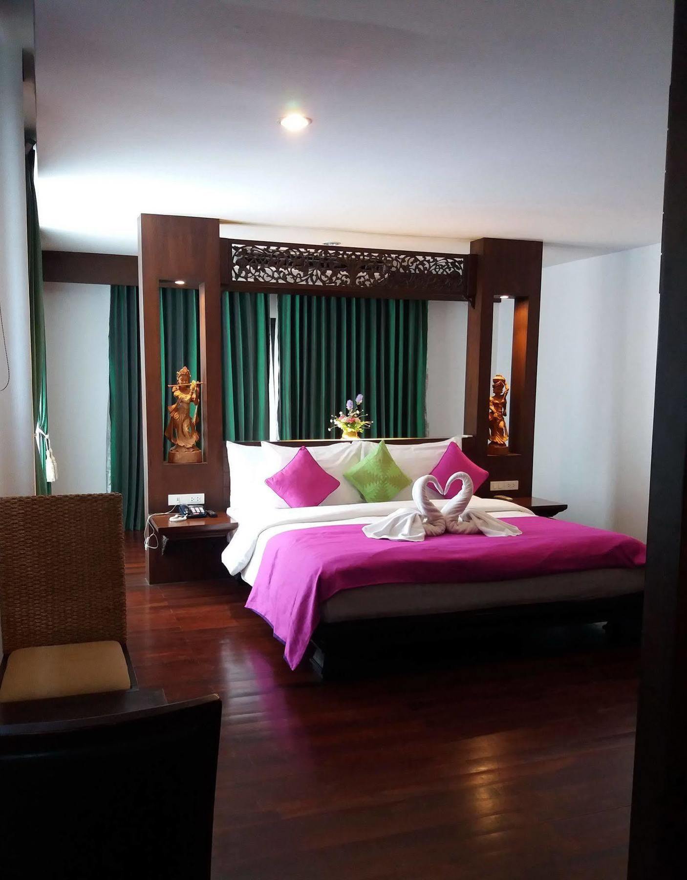 โรงแรมณิชา สวีท